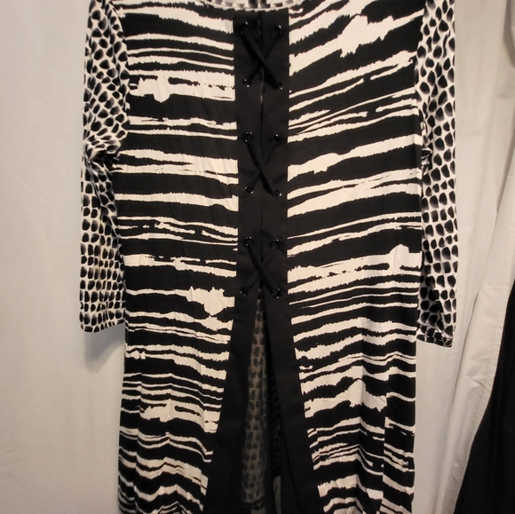 LYNN RITCHIE SILVER 3/4 Sleeve, Back Cut Out Criss Cross Mesh Top, MEDIUM, NWT - Picture 3 of 8